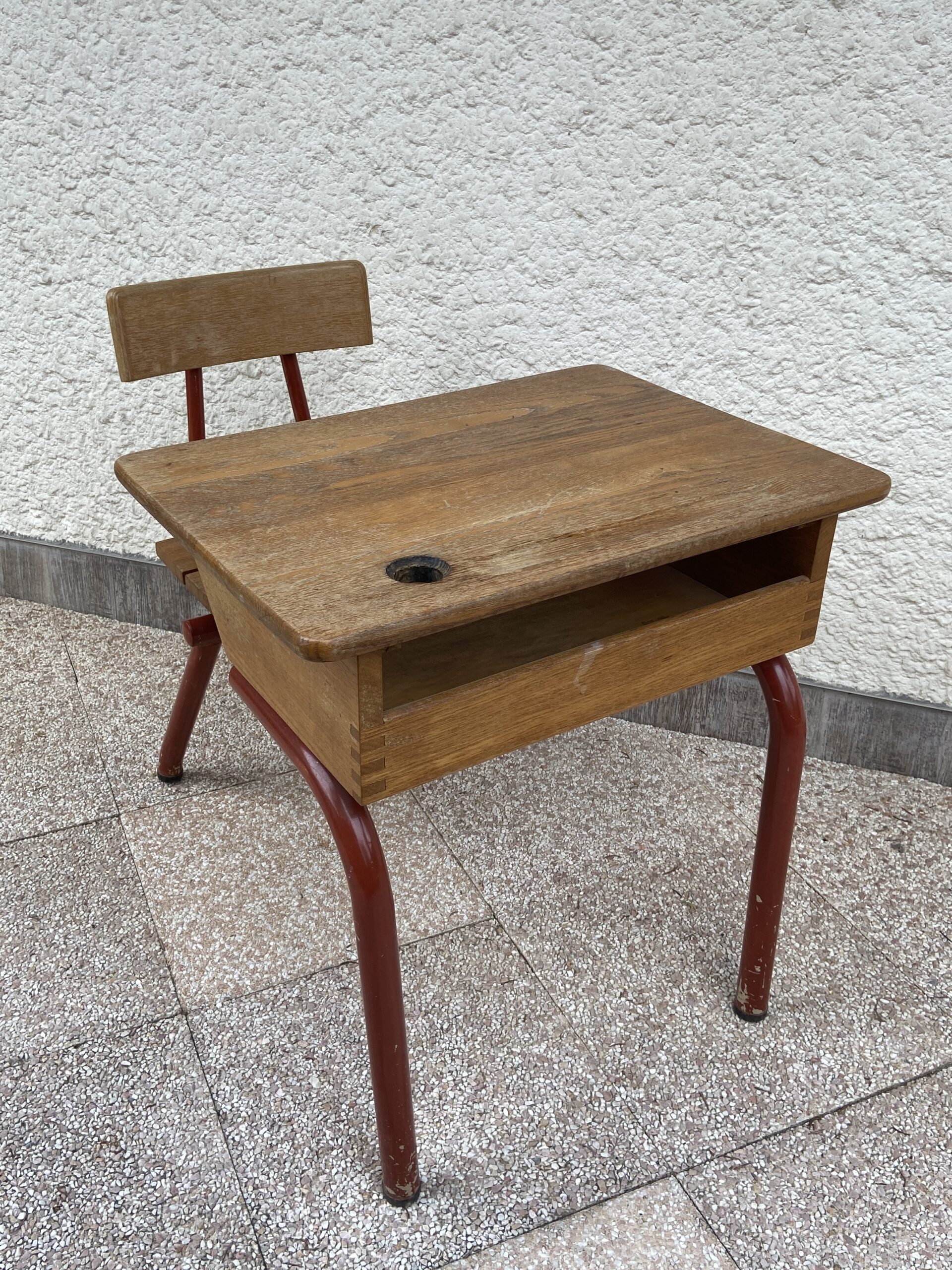 Table d'écolier enfant avant