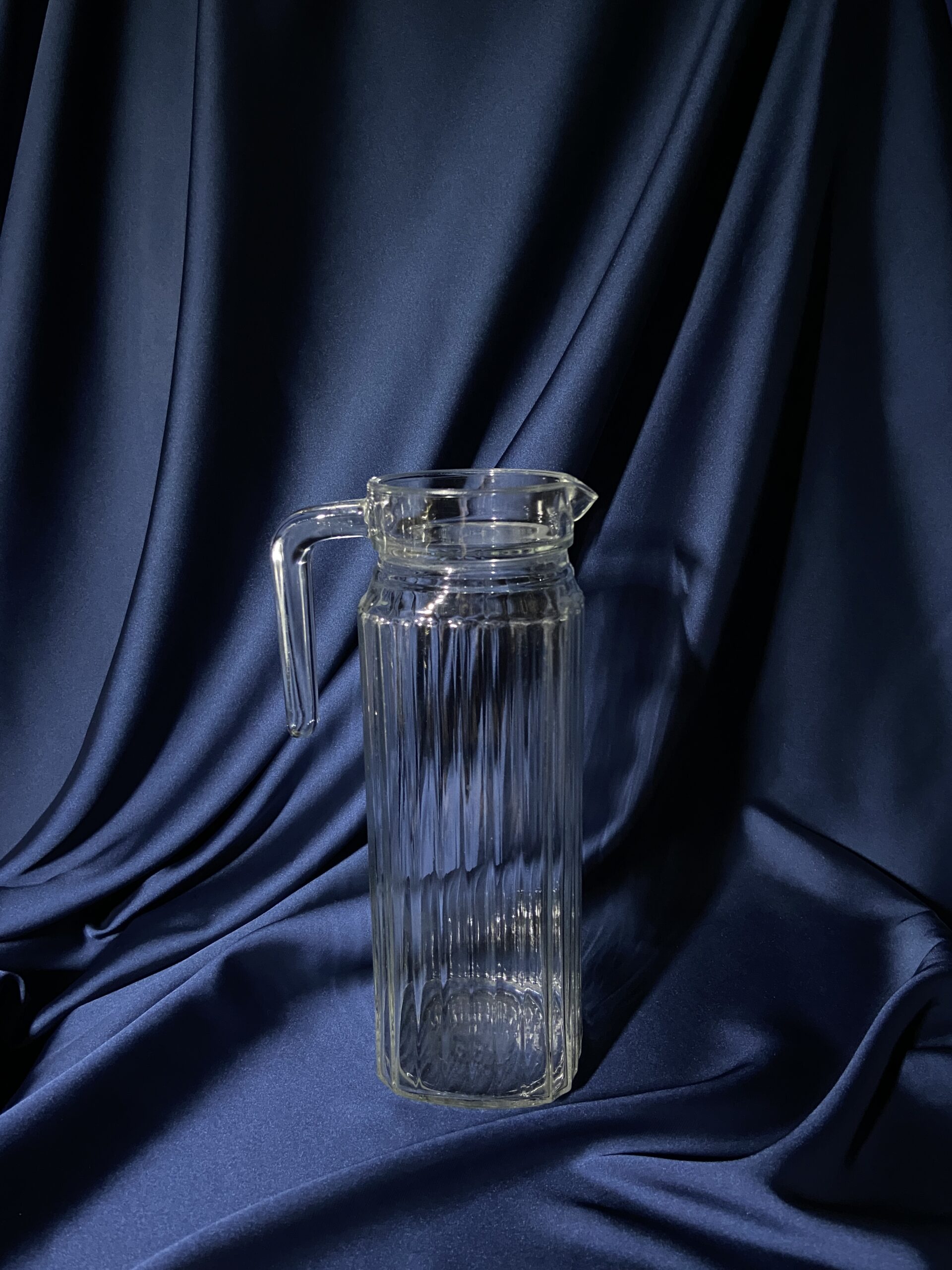 Pichet en verre base carrée Pichet en verre base carrée
