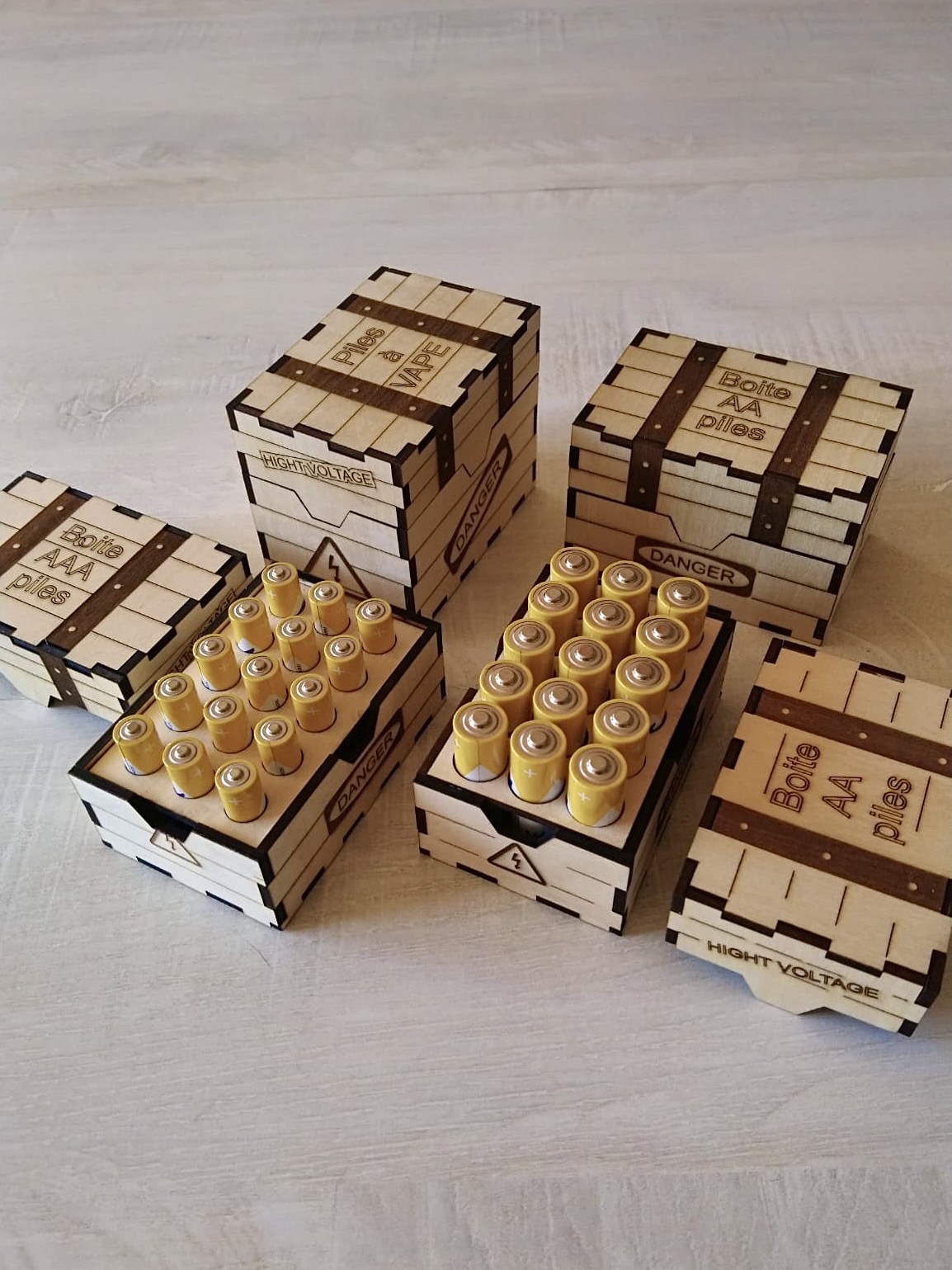 Boîtes à piles AA / AAA / pour vapoteuse