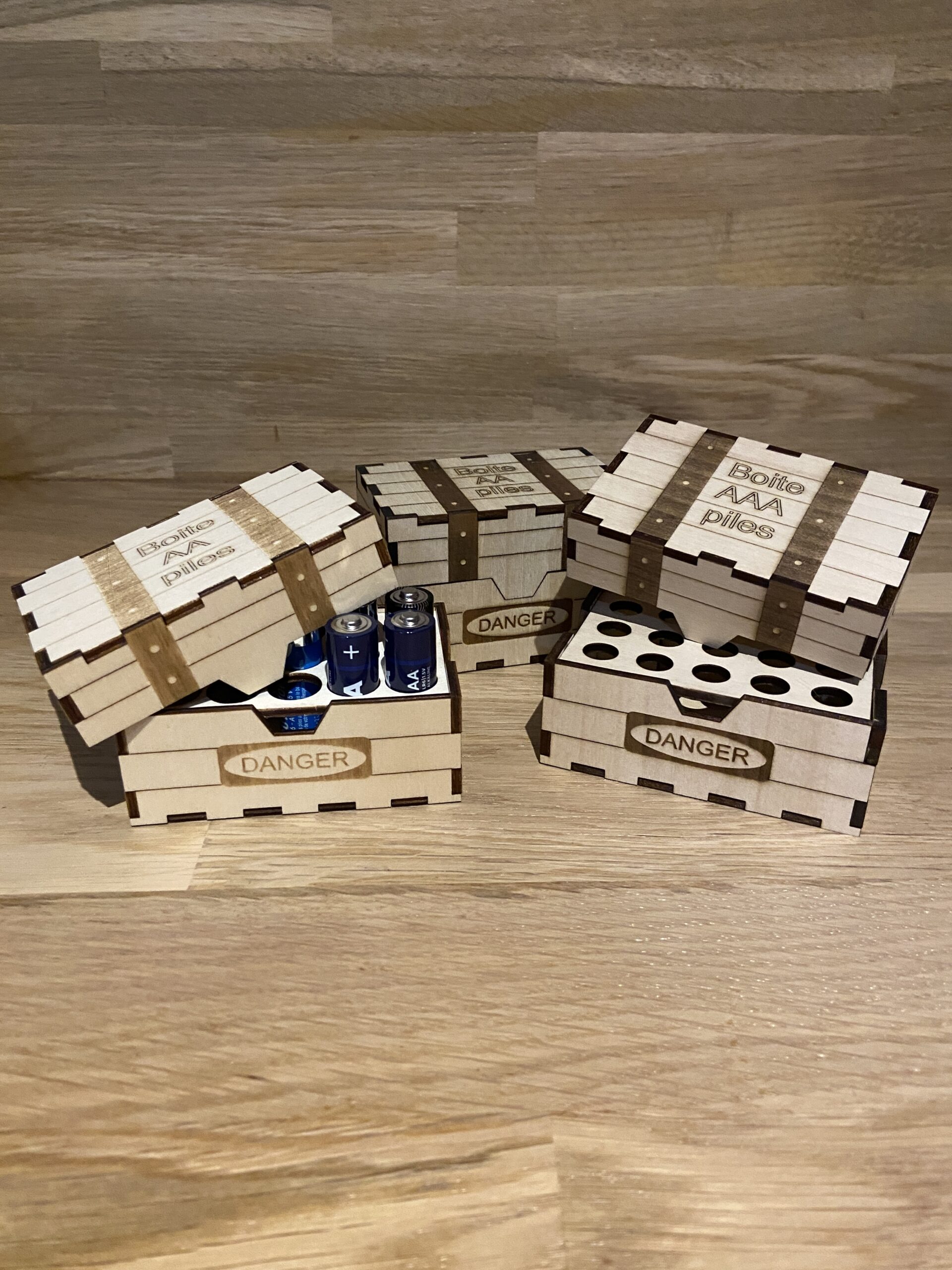 Boîtes à piles AA / AAA