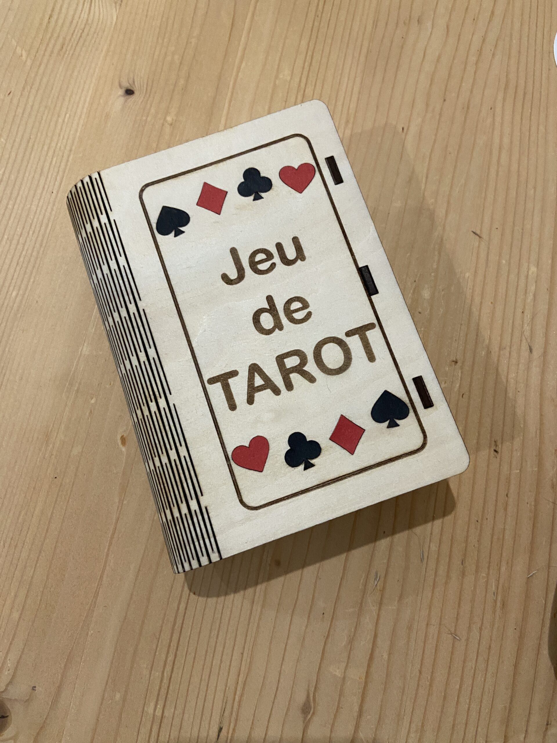 Boîte jeu de tarot fermé