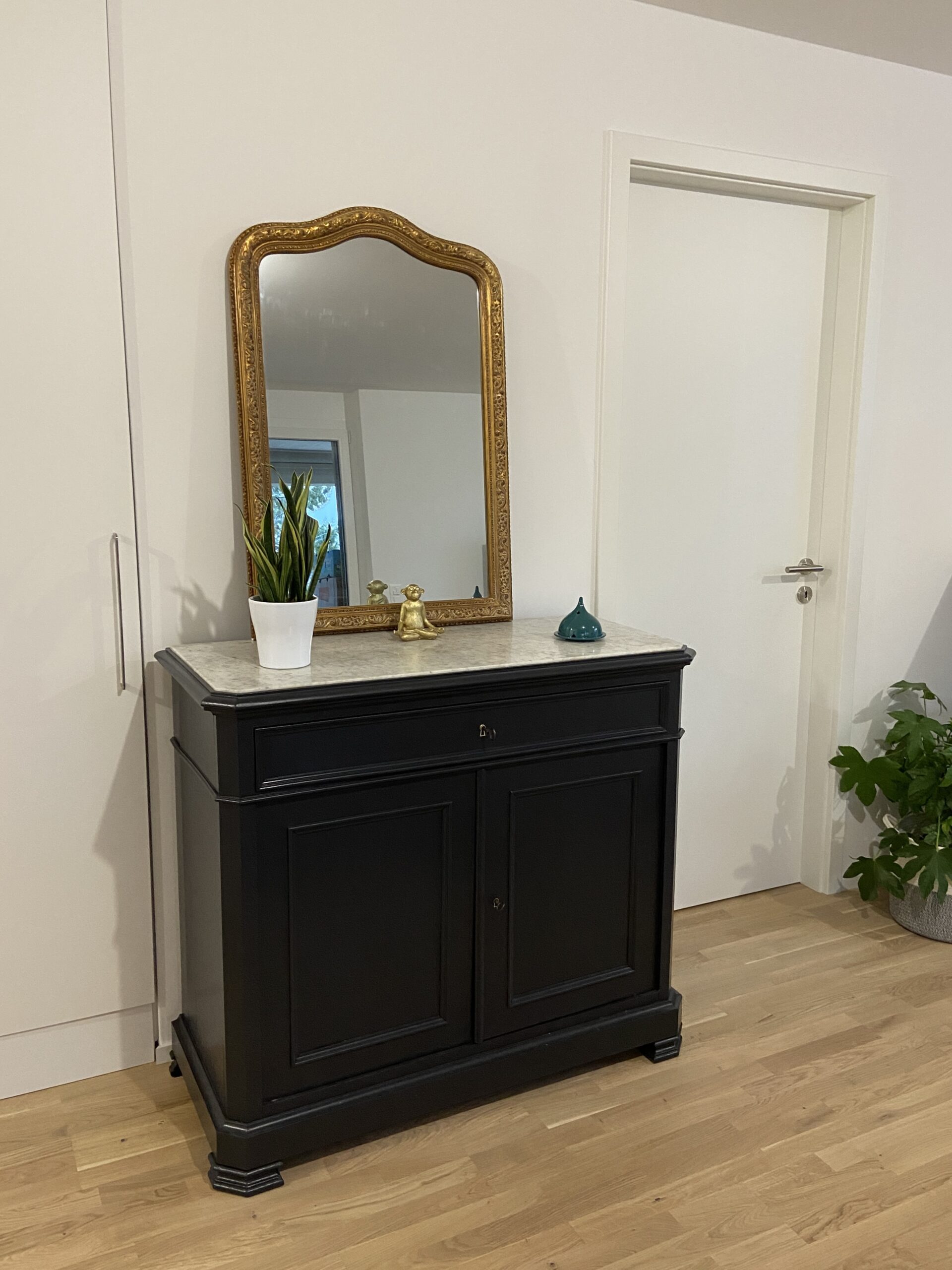 Commode en noyer rénovée