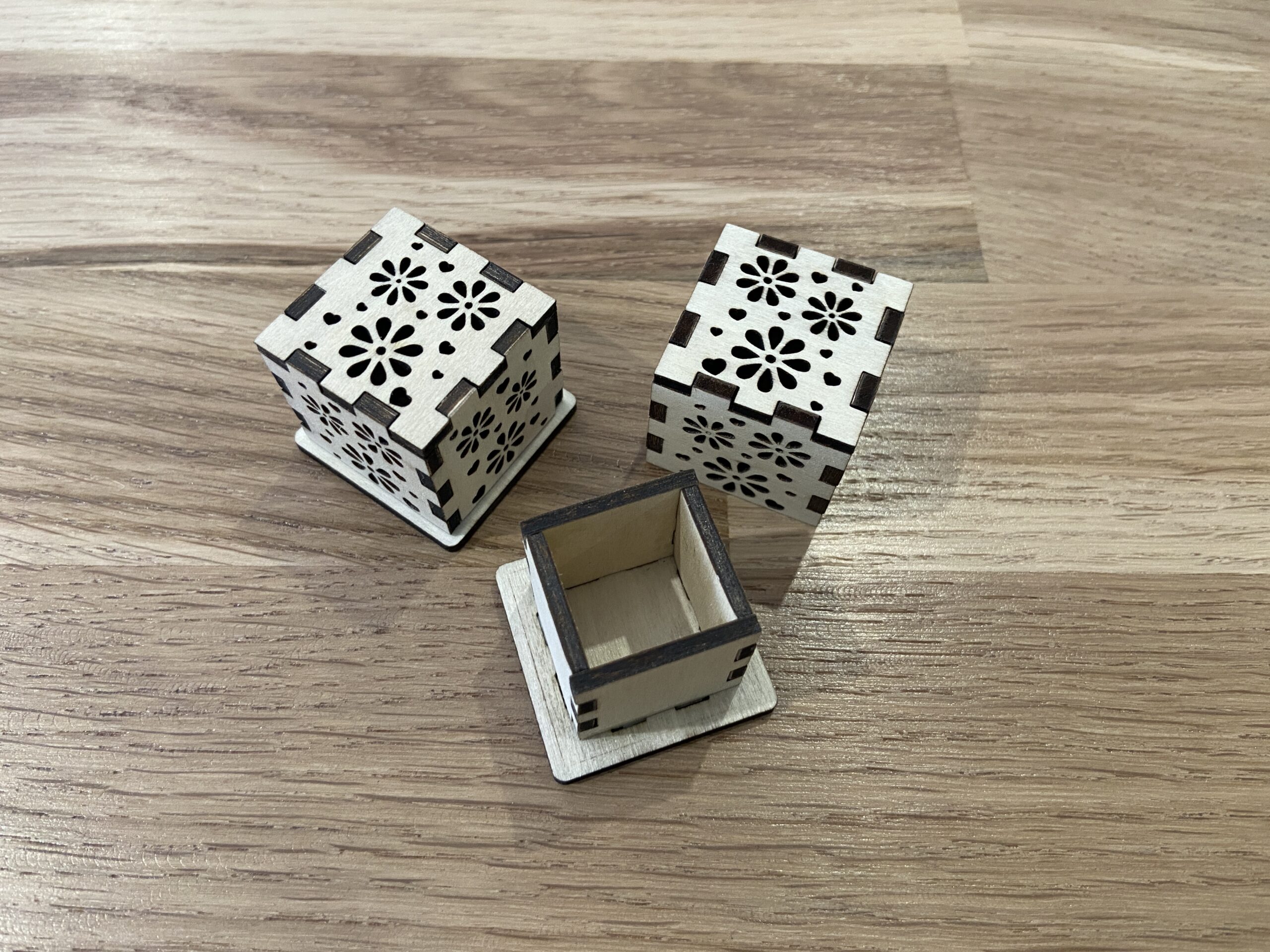 Boîte à dents - motif fleurs