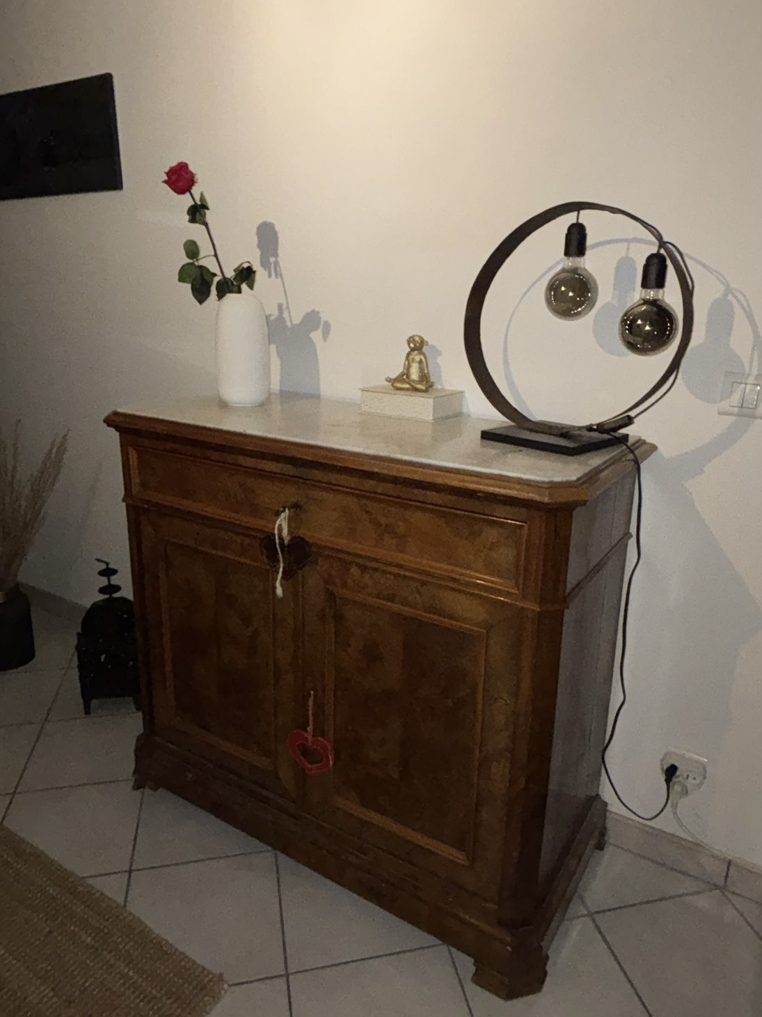 Commode en noyer avant