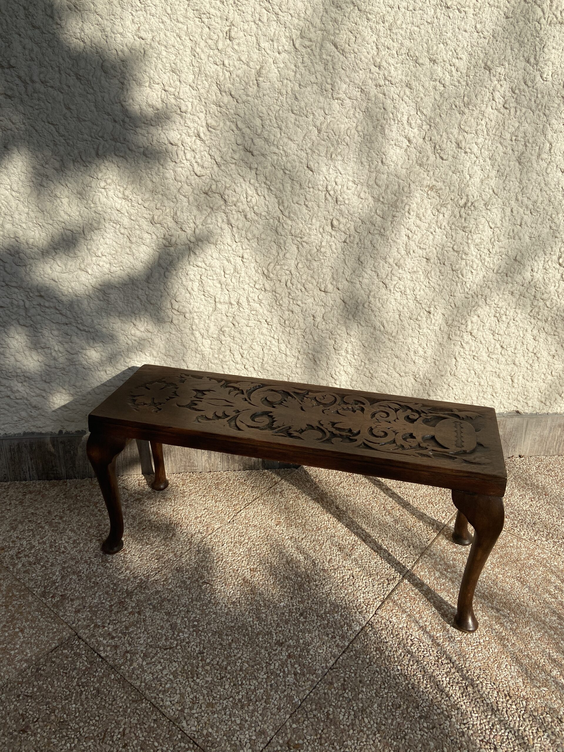 Banc sculpté - avant
