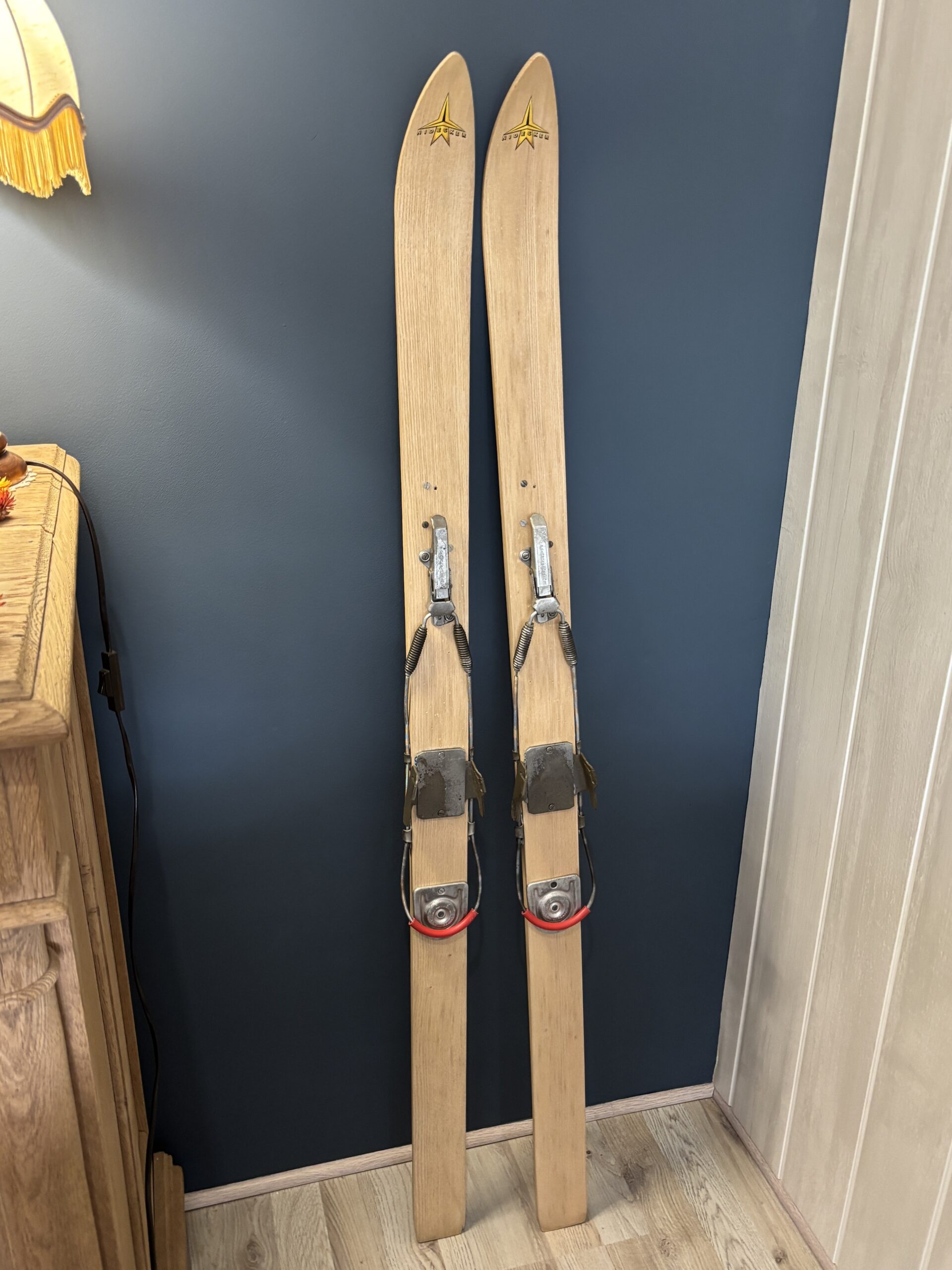Skis en bois - rénovés